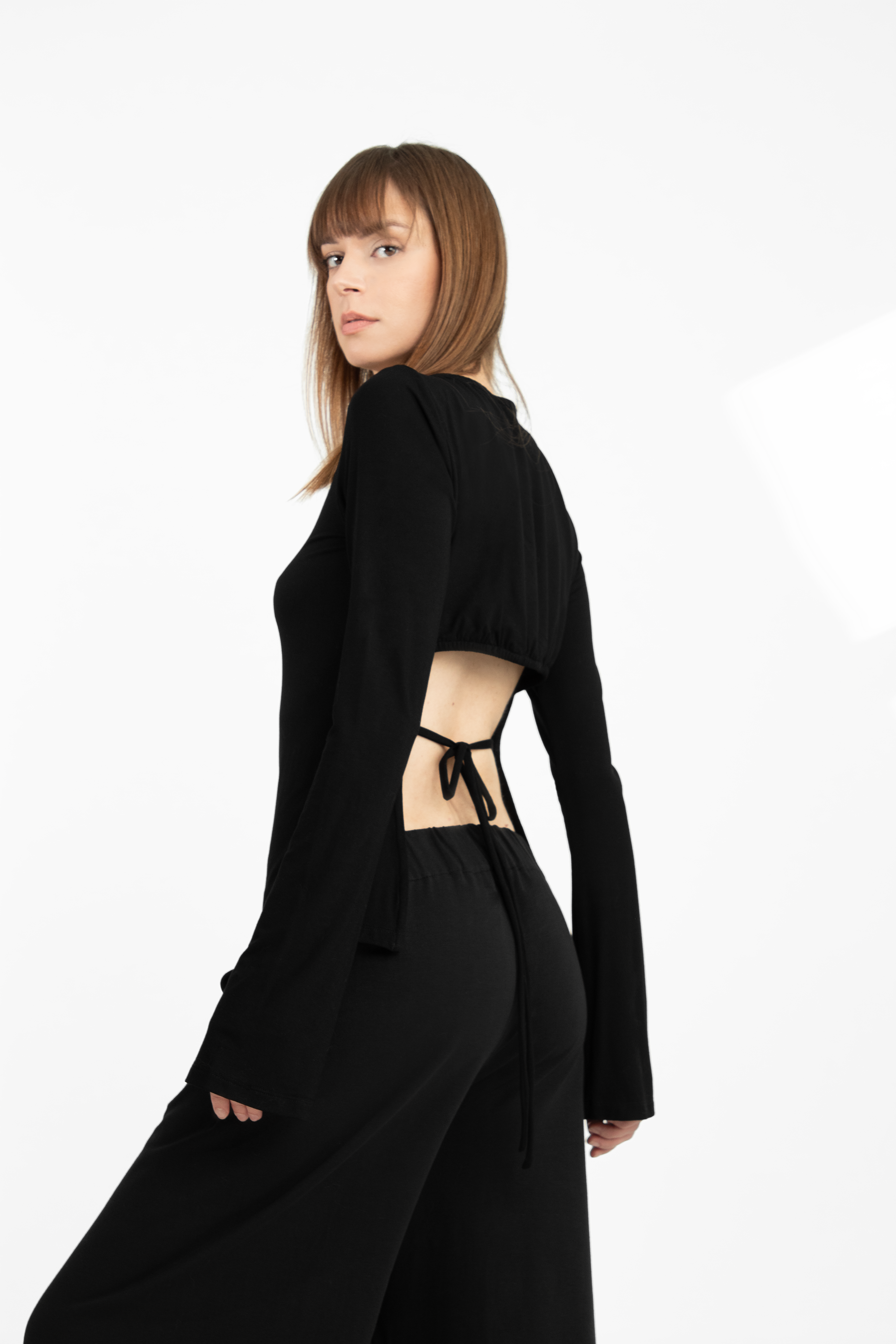 Backless long-sleeve lounge top
