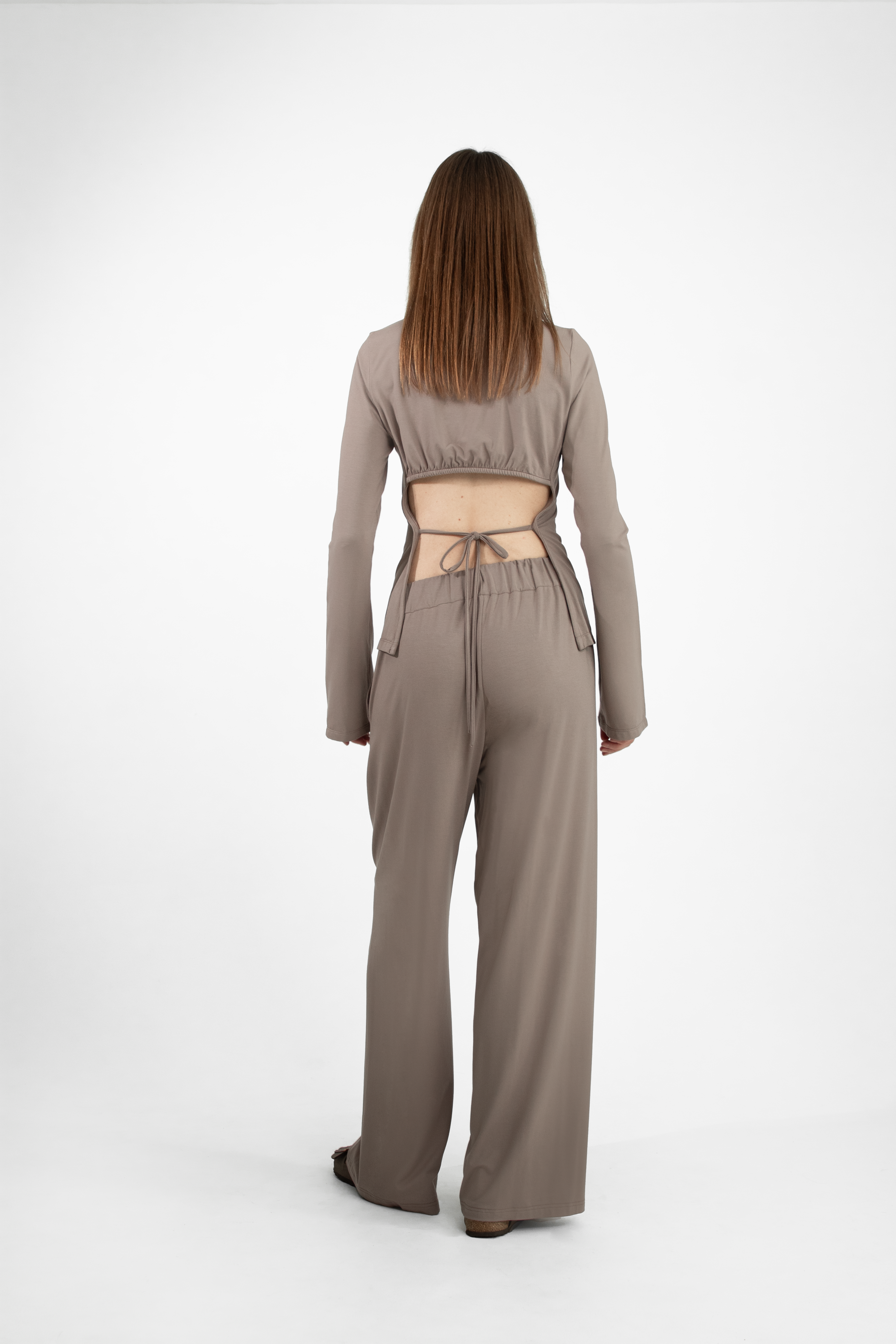 Backless long-sleeve lounge top